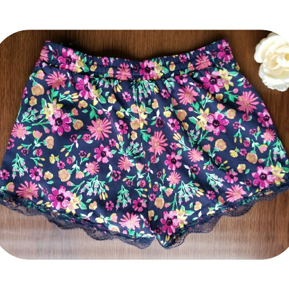 Mine floral spring navy shorts with lace